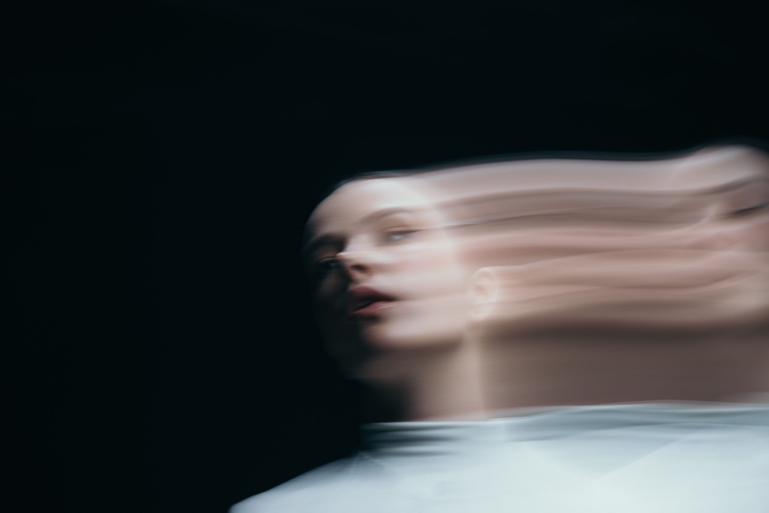 Inside Ela Minus’ Sonic Universe: Where Emotion Powers the Machine